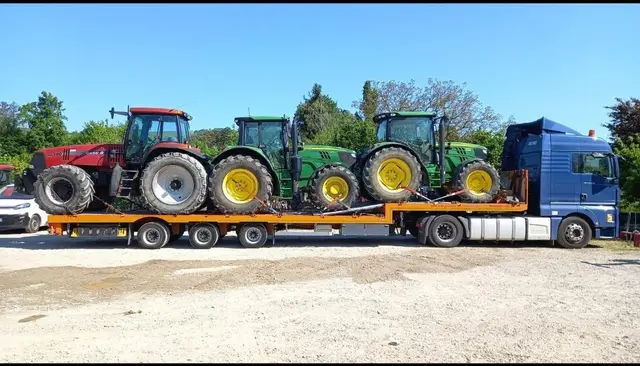 Transport agabaritic utilaj agricol pe platformă, organizat de Dacoda