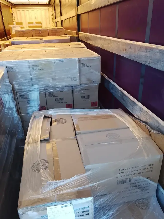 Detaliu cutii pregătite pentru livrare