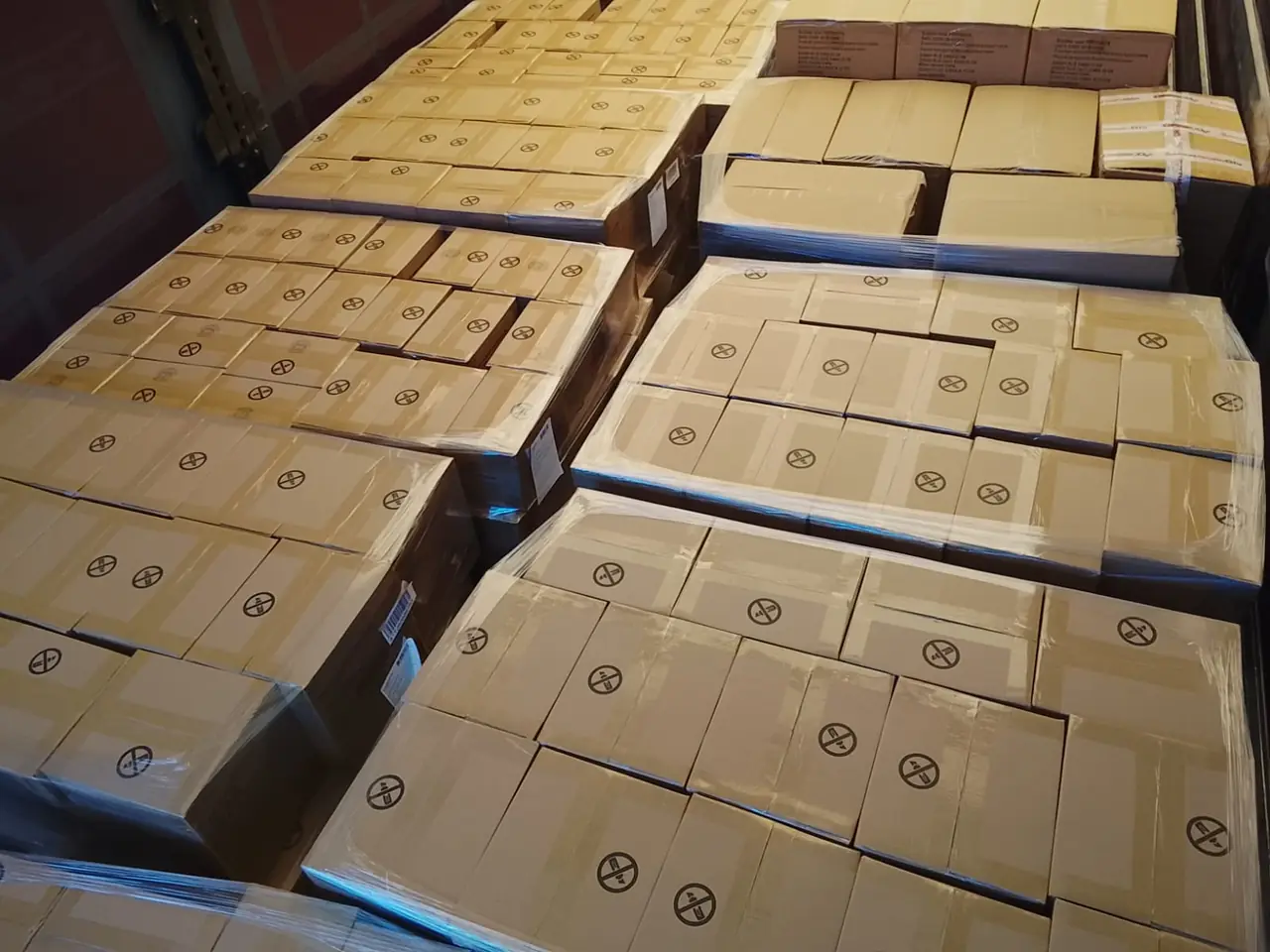 Produse cosmetice paletizate, ambalare verificată foto